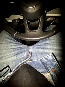 Nzino1983 online show from 04-17-26, 08:56