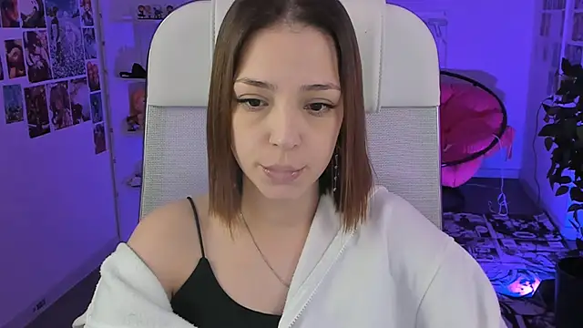 Snapshot of PamBeesly chatting on 12-22-25, 03:20 PamBeesly online show from 12-22-25, 03:20