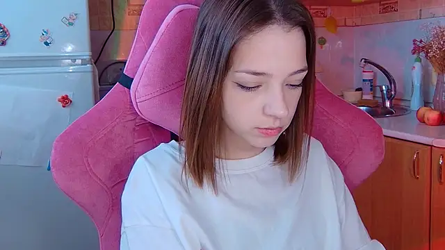 Snapshot of PamBeesly chatting on 03-02-26, 09:27 PamBeesly online show from 03-02-26, 09:27