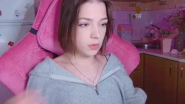 PamBeesly online show from 04-12-26, 04:12