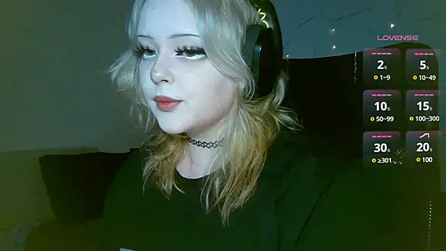 Snapshot of Electro_doll chatting on 02-15-25, 10:11 Electro doll online show from 02-15-25, 10:11