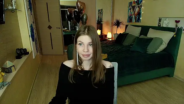 Snapshot of ReginaSparkle chatting on 02-13-25, 12:35 ReginaSparkle online show from 02-13-25, 12:35