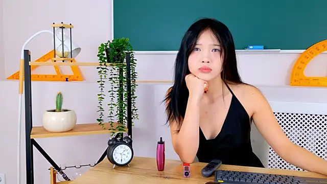 Snapshot of AnneCurtis chatting on 10-22-25, 03:07 AnneCurtis online show from 10-22-25, 03:07