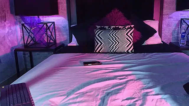 Bella Smiith  online show from 02-10-25, 07:28