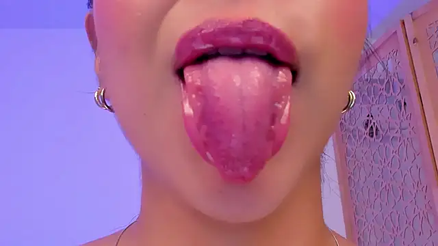 sophierooy22 online show from 01-13-25, 08:04