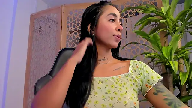 sophierooy22 online show from 02-05-25, 12:49