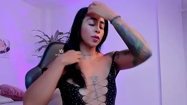 sophierooy22 online show from 02-17-25, 08:58