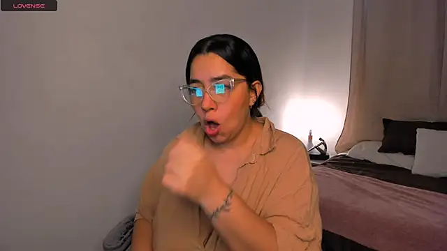 brithany olson25 online show from 10-06-25, 12:57