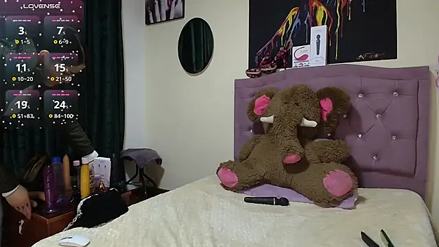 Emmie Hot online show from 11-25-25, 12:05