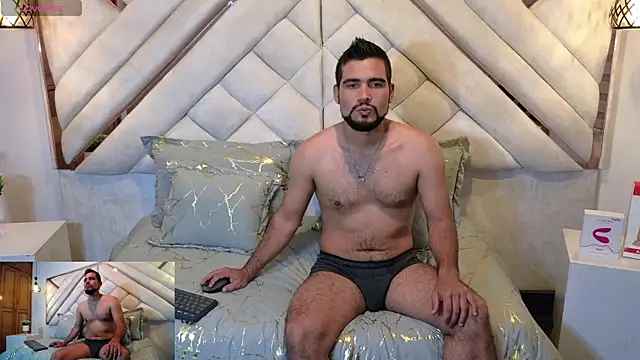 Snapshot of luxurycoupl chatting on 02-01-25, 03:30 luxurycoupl online show from 02-01-25, 03:30