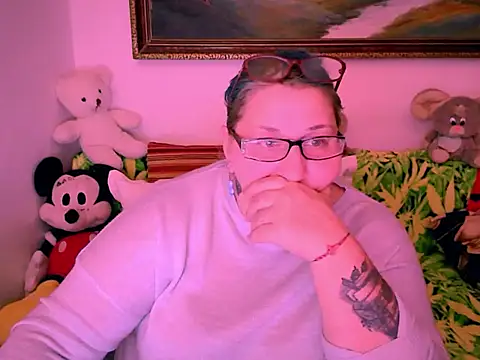 Snapshot of mayamayx chatting on 10-13-25, 05:57 mayamayx online show from 10-13-25, 05:57