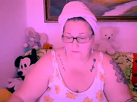 Snapshot of mayamayx chatting on 10-19-25, 07:25 mayamayx online show from 10-19-25, 07:25