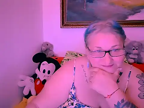 Snapshot of mayamayx chatting on 10-26-25, 05:52 mayamayx online show from 10-26-25, 05:52