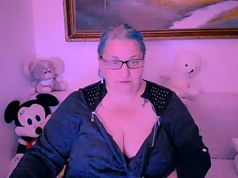 Snapshot of mayamayx chatting on 11-01-25, 09:28 mayamayx online show from 11-01-25, 09:28