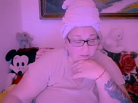 Snapshot of mayamayx chatting on 11-10-25, 08:08 mayamayx online show from 11-10-25, 08:08