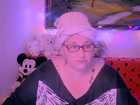 Snapshot of mayamayx chatting on 11-22-25, 08:08 mayamayx online show from 11-22-25, 08:08