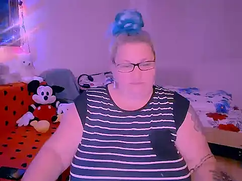 Snapshot of mayamayx chatting on 11-29-25, 04:10 mayamayx online show from 11-29-25, 04:10