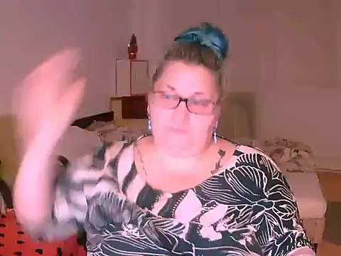 Snapshot of mayamayx chatting on 12-13-25, 07:53 mayamayx online show from 12-13-25, 07:53