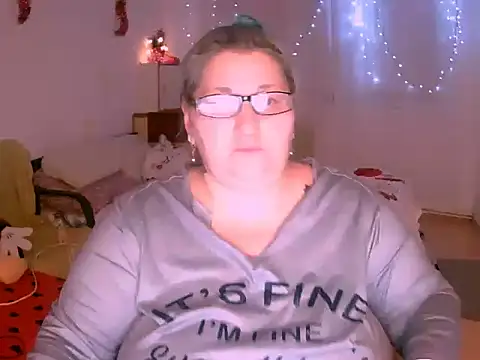 Snapshot of mayamayx chatting on 12-15-25, 07:51 mayamayx online show from 12-15-25, 07:51