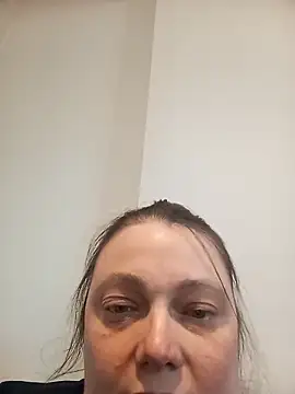 Snapshot of HotHornyEmmaX chatting on 11-21-25, 03:33 HotHornyEmmaX online show from 11-21-25, 03:33