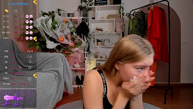 Snapshot of Rachel_Rut chatting on 10-21-25, 04:13 Rachel Rut online show from 10-21-25, 04:13