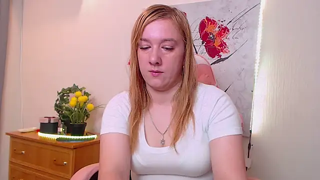 Snapshot of MarthaSimons chatting on 06-15-26, 04:04 MarthaSimons online show from 06-15-26, 04:04