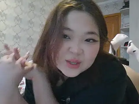 Snapshot of elysiann3 chatting on 02-05-25, 10:19 elysiann3 online show from 02-05-25, 10:19