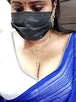 Snapshot of Queenflowerr chatting on 01-27-25, 10:38 Queenflowerr online show from 01-27-25, 10:38