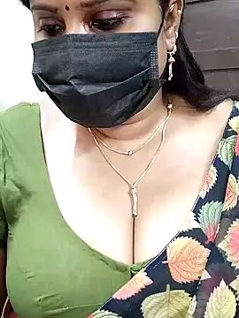 Snapshot of Queenflowerr chatting on 02-10-25, 05:25 Queenflowerr online show from 02-10-25, 05:25