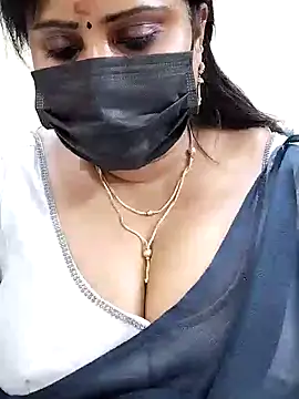 Snapshot of Queenflowerr chatting on 02-10-25, 10:19 Queenflowerr online show from 02-10-25, 10:19