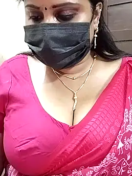 Snapshot of Queenflowerr chatting on 02-14-25, 10:28 Queenflowerr online show from 02-14-25, 10:28