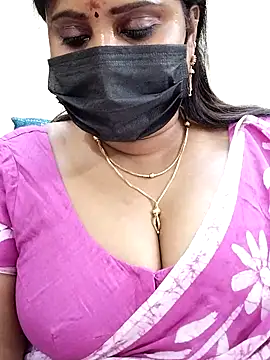 Snapshot of Queenflowerr chatting on 02-14-25, 10:14 Queenflowerr online show from 02-14-25, 10:14