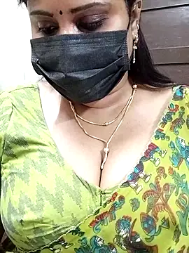 Snapshot of Queenflowerr chatting on 02-19-25, 03:39 Queenflowerr online show from 02-19-25, 03:39