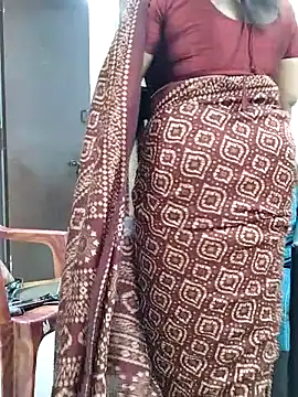 Snapshot of Queenflowerr chatting on 02-25-25, 07:36 Queenflowerr online show from 02-25-25, 07:36