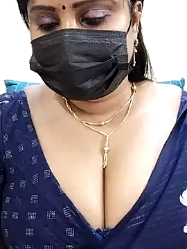 Snapshot of Queenflowerr chatting on 03-04-25, 05:00 Queenflowerr online show from 03-04-25, 05:00