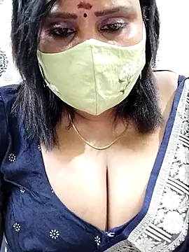 Snapshot of Queenflowerr chatting on 09-22-25, 04:53 Queenflowerr online show from 09-22-25, 04:53