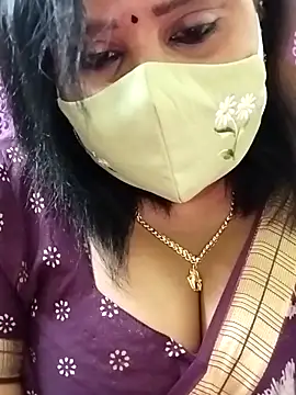 Snapshot of Queenflowerr chatting on 10-16-25, 04:46 Queenflowerr online show from 10-16-25, 04:46