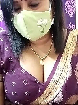 Snapshot of Queenflowerr chatting on 10-16-25, 07:26 Queenflowerr online show from 10-16-25, 07:26