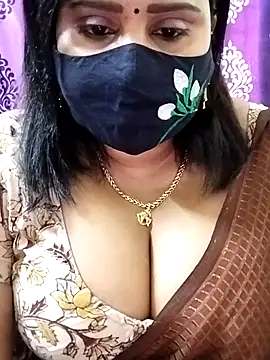 Snapshot of Queenflowerr chatting on 11-01-25, 08:05 Queenflowerr online show from 11-01-25, 08:05