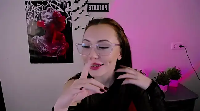 Snapshot of Nikonara_Love chatting on 03-08-25, 03:02 Nikonara Love online show from 03-08-25, 03:02