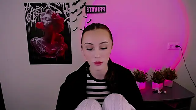 Snapshot of Nikonara_Love chatting on 03-12-25, 02:45 Nikonara Love online show from 03-12-25, 02:45