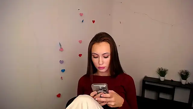 Snapshot of Nikonara_Love chatting on 10-18-25, 01:01 Nikonara Love online show from 10-18-25, 01:01