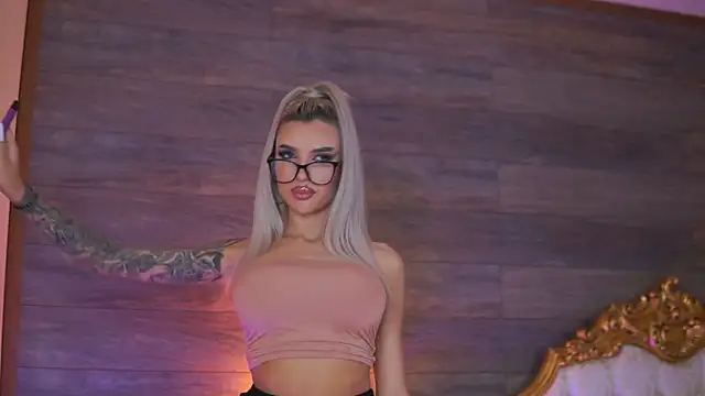 Snapshot of Juicy_Jessye chatting on 10-18-25, 08:20 Juicy Jessye online show from 10-18-25, 08:20