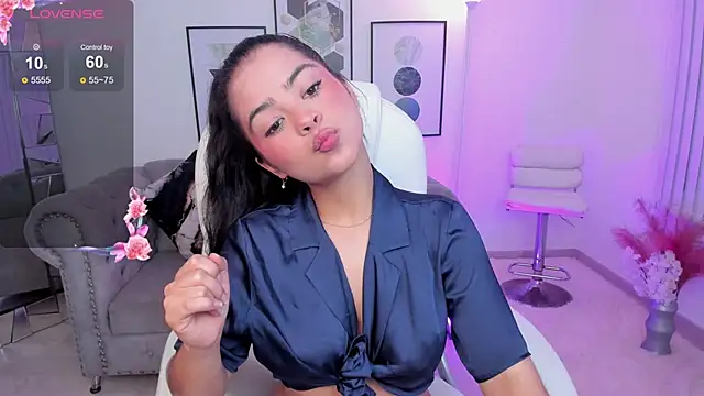 Snapshot of Layla_Breezee chatting on 01-26-25, 12:11 Layla Breezee online show from 01-26-25, 12:11