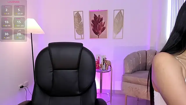 Snapshot of Layla_Breezee chatting on 10-25-25, 02:46 Layla Breezee online show from 10-25-25, 02:46