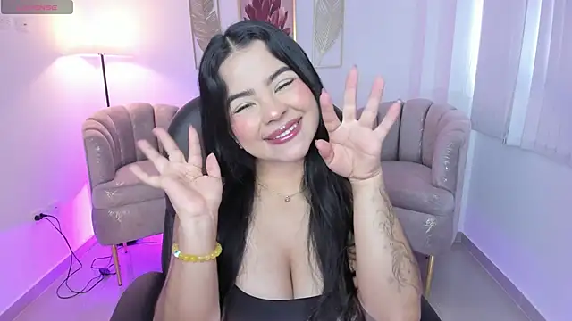 Snapshot of Layla_Breezee chatting on 11-23-25, 12:05 Layla Breezee online show from 11-23-25, 12:05