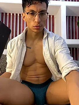 Snapshot of ApoloCruz chatting on 10-19-25, 02:12 ApoloCruz online show from 10-19-25, 02:12