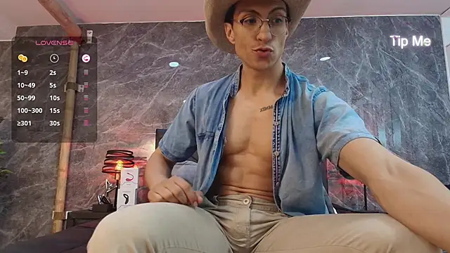 Snapshot of ApoloCruz chatting on 12-15-25, 03:33 ApoloCruz online show from 12-15-25, 03:33