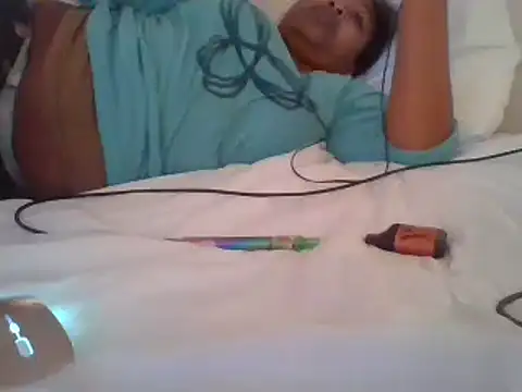 Snapshot of angeliquebelcali chatting on 03-13-25, 03:00 angeliquebelcali online show from 03-13-25, 03:00