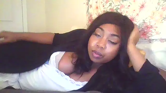 Snapshot of angeliquebelcali chatting on 09-24-25, 09:23 angeliquebelcali online show from 09-24-25, 09:23